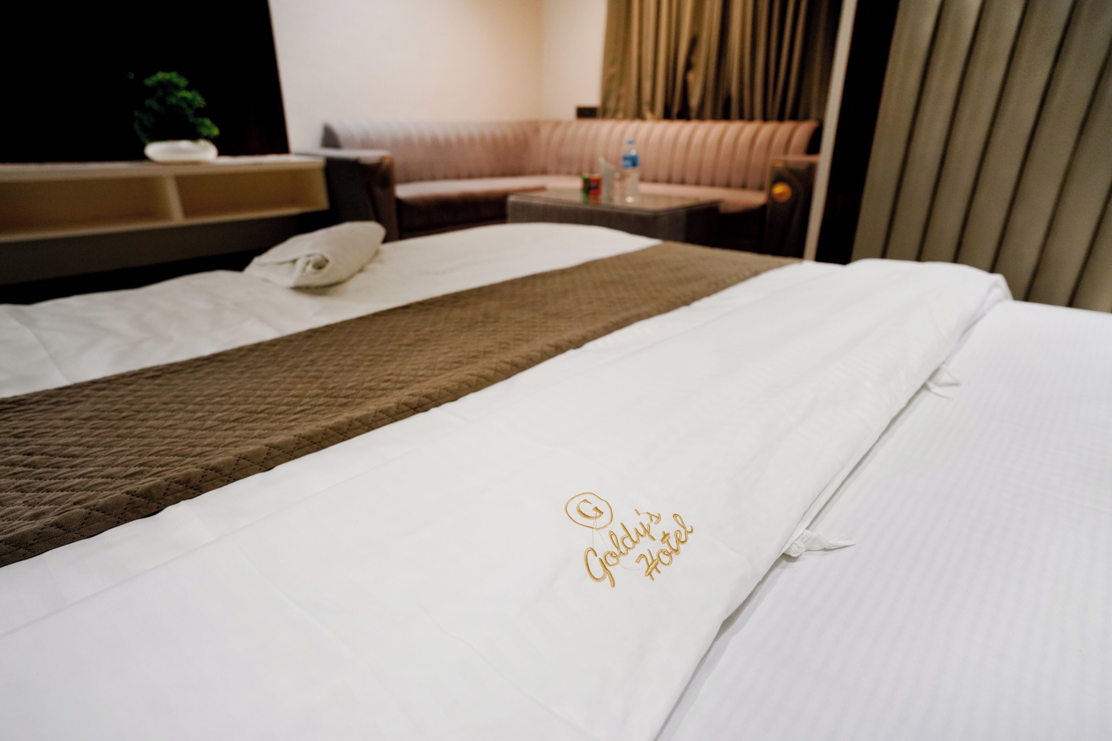 Suite, 1 King Bed, Air conditioning | Desk, blackout curtains, soundproofing, iron/ironing board
