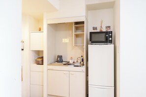 Private kitchen - Vrbo Property (Osaka)