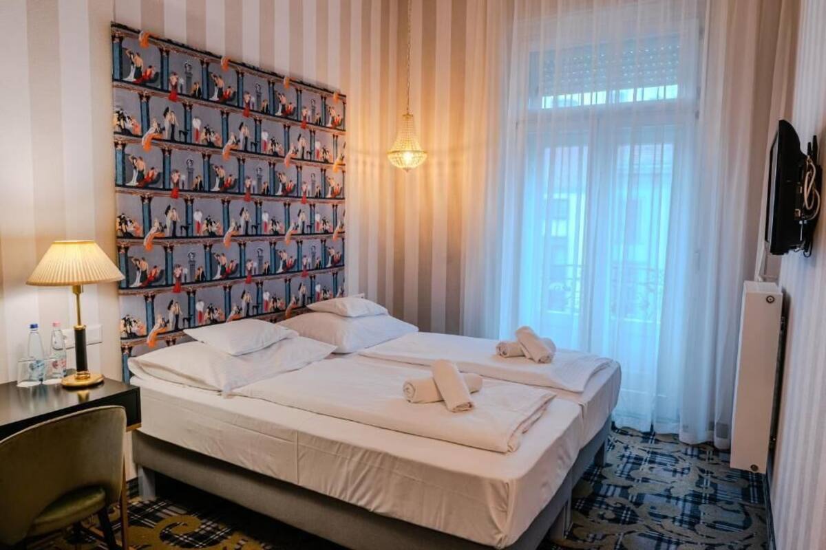 Superior-Doppelzimmer, Stadtblick | Allergikerbettwaren, Schreibtisch, laptopgeeigneter Arbeitsplatz