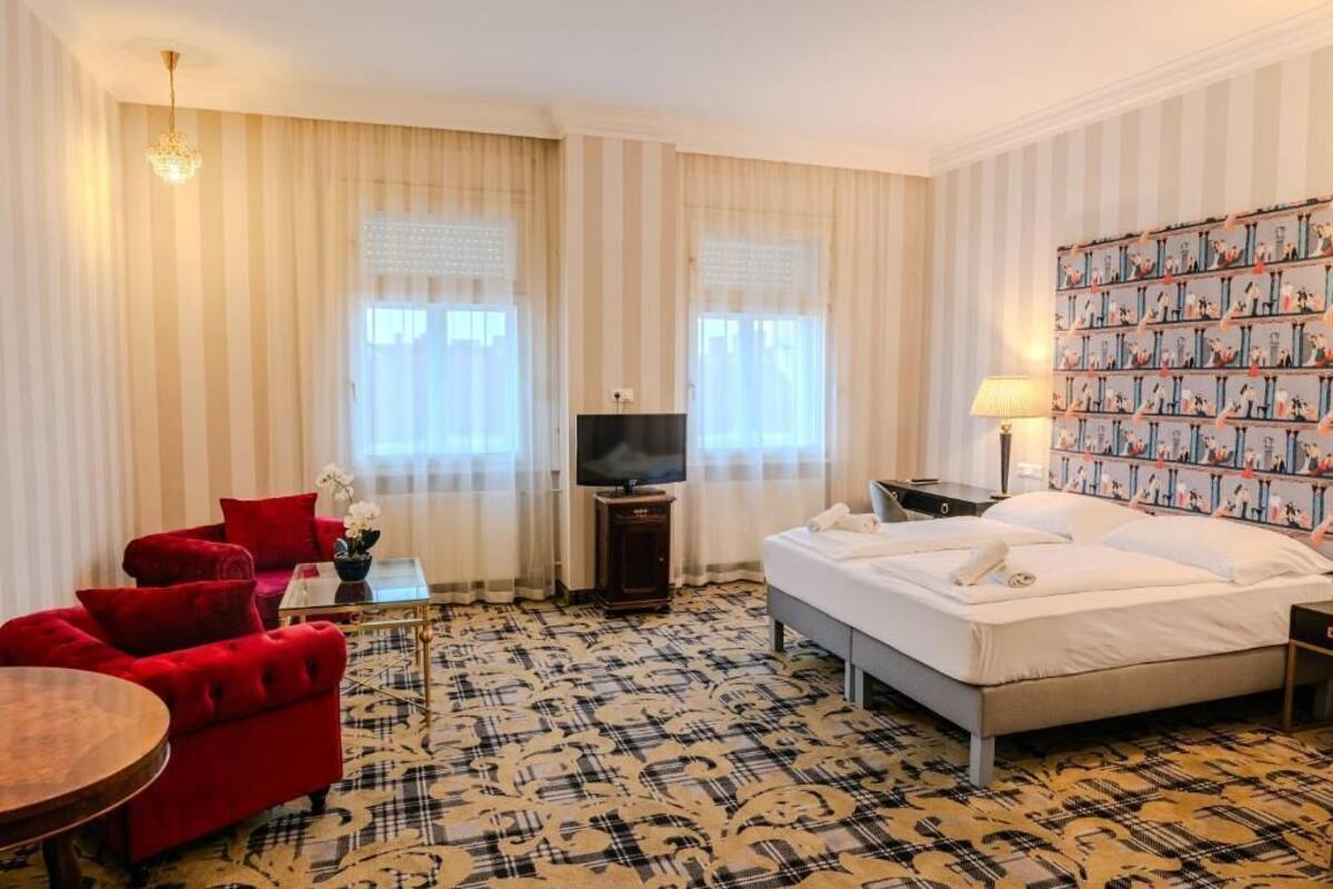 Junior-Suite, Stadtblick | Allergikerbettwaren, Schreibtisch, laptopgeeigneter Arbeitsplatz