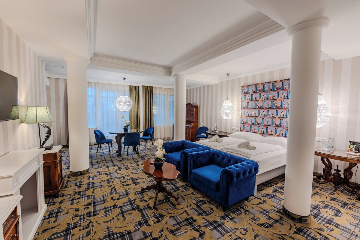 Executive Suite, Courtyard View