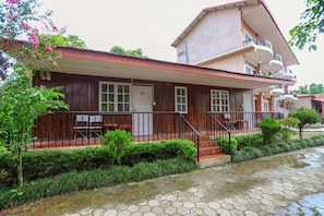 Exterior - Batika Resort Sauraha (Sauraha)