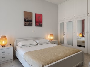 1 dormitori, planxa i posts de planxar, wifi gratuïta i roba de llit 