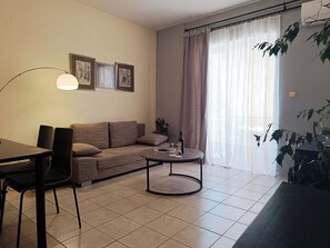Smart TV - Stay where the sea meets the city, steps from Beach and the Old Town of Rethymno (Rethymno)