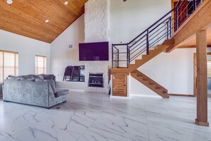 Living area - Gated Ranch Retreat Near Lakes & Frisco (Cross Roads)