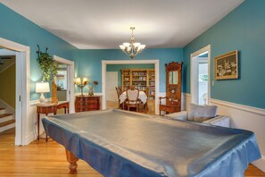 Interior - Walk to Beach & Oceanside Trails! Family Retreat (York)