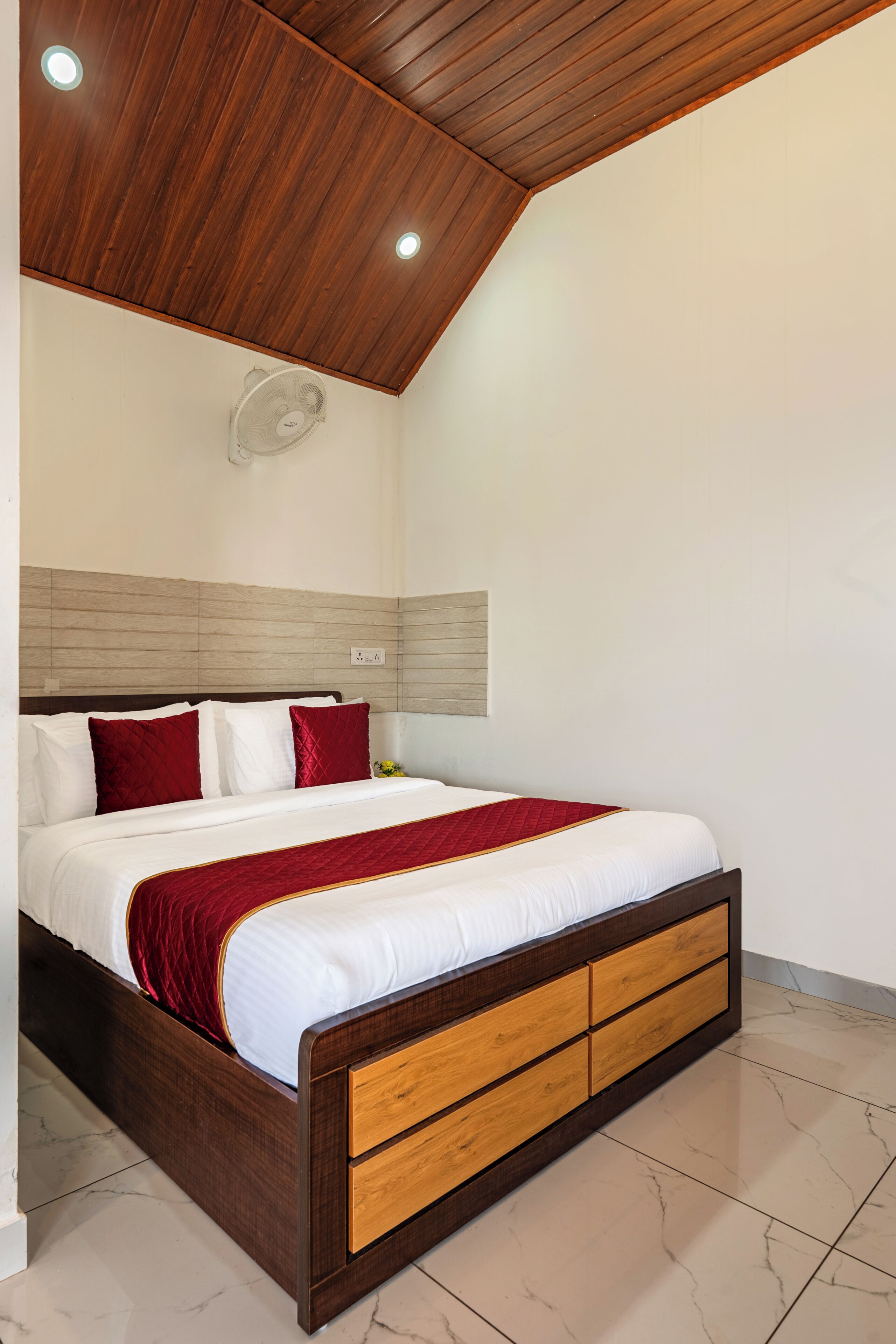 Superior Cottage | Iron/ironing board, WiFi (free)