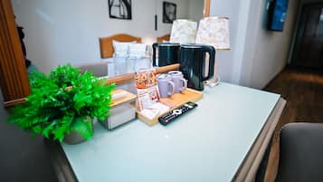 Deluxe Twin Room, City View | Interior