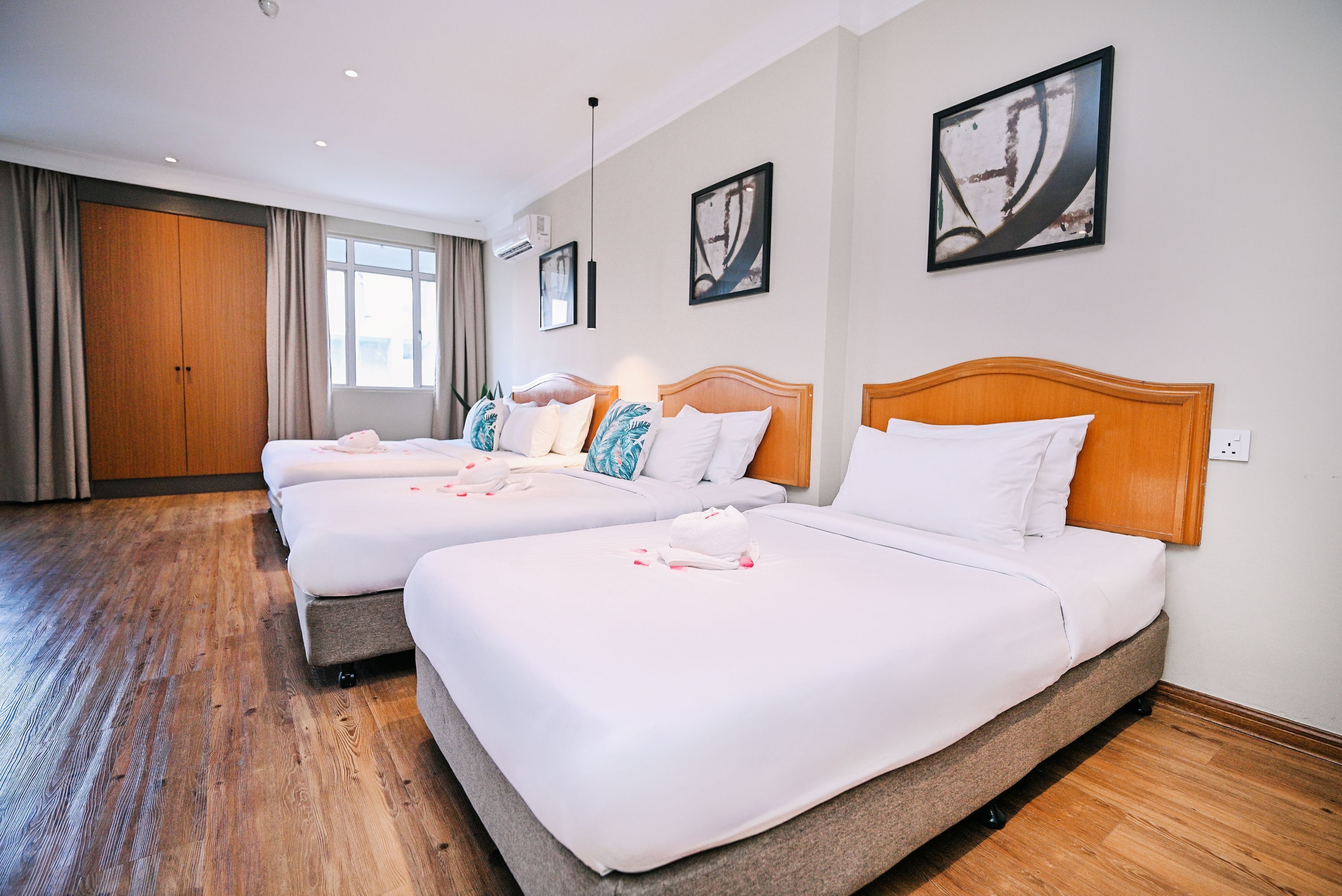 Deluxe Quadruple Room | Desk, laptop workspace, free WiFi