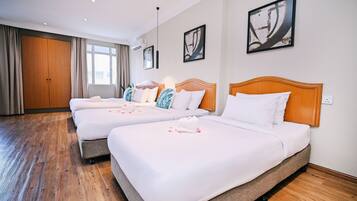 Deluxe Quadruple Room | Desk, laptop workspace, free WiFi