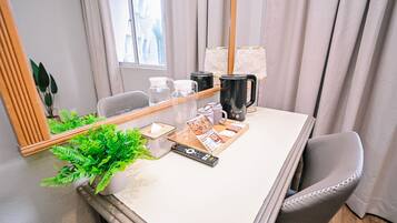 Kamar Double Deluks, 1 Tempat Tidur King, pemandangan kota (Deluxe King Room) | Interior