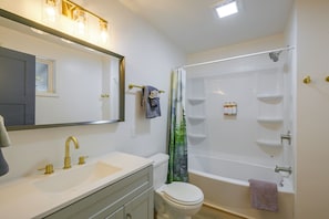 Bathroom - Walk to Main St: Red River Lodge w/ Ski Views (Red River)