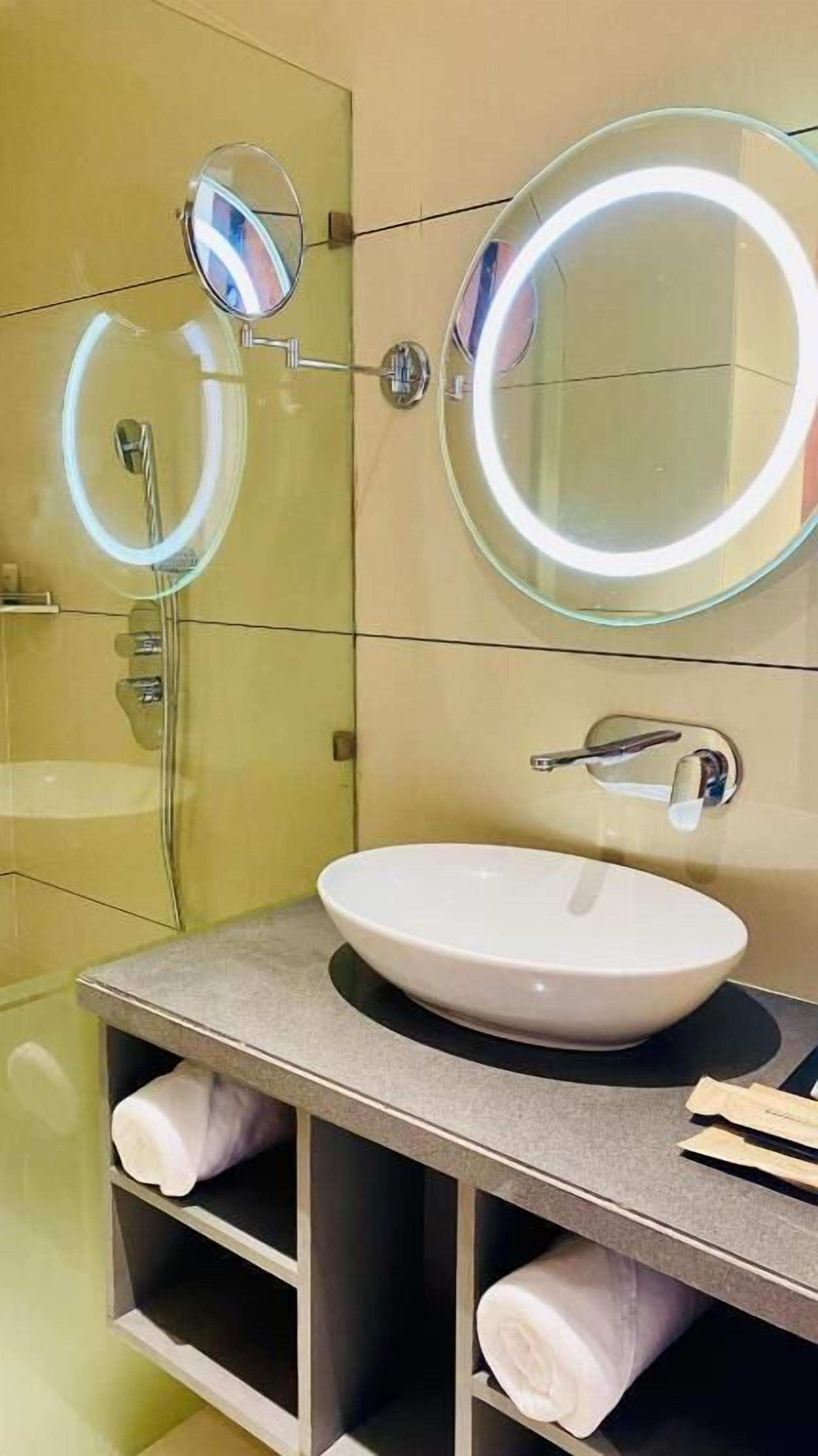 Deluxe Double Room | Bathroom
