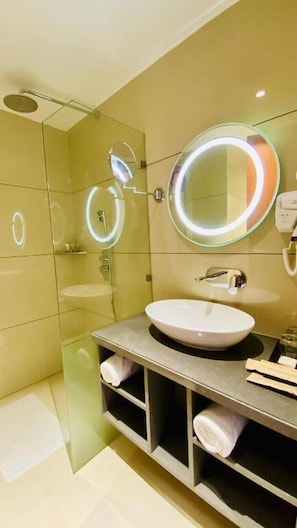 Deluxe Double Room, Park View | Bathroom - Pukhraj Club and Resort (Karadiya)