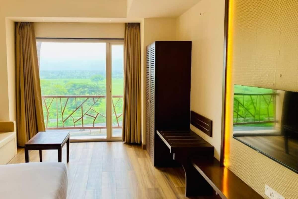 Deluxe Double Room, Park View | In-room safe, soundproofing