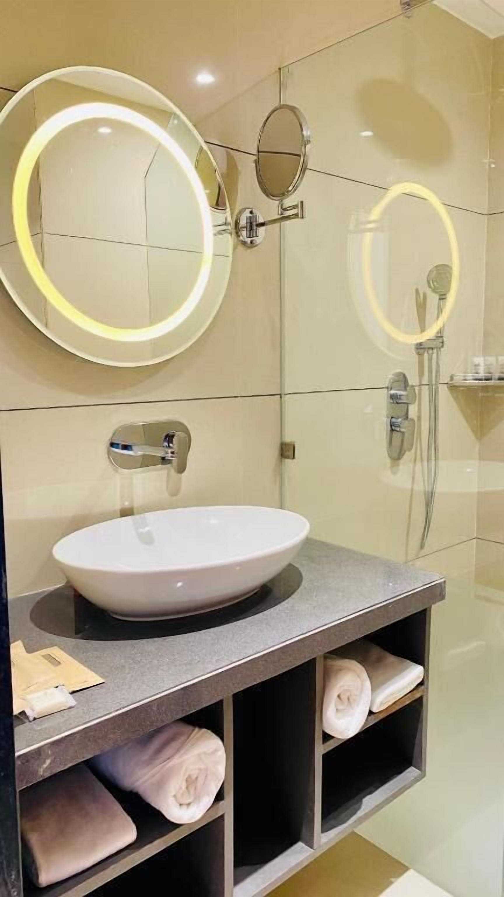 Quadruple Room | Bathroom