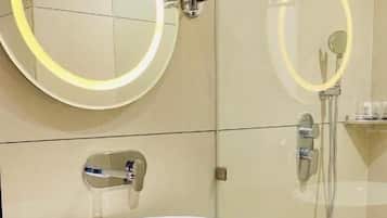 Quadruple Room | Bathroom
