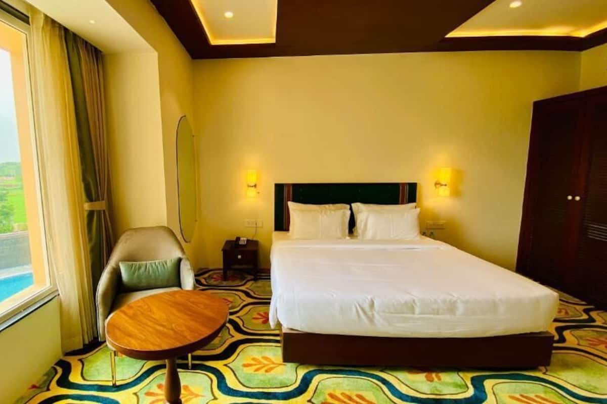 Executive Suite | In-room safe, soundproofing