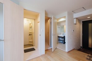Shower, hair dryer, bidet, towels - Vrbo Property (Osaka)