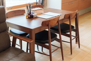 Dining - Vrbo Property (Osaka)