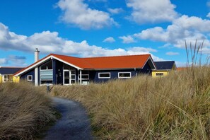 Exterior - Nordic Cottage near Shore (Großenbrode)