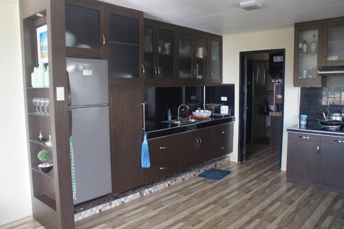 Avana Hills Tagaytay Holiday Villa