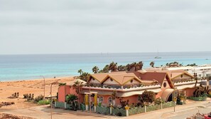 المن شأة من الخارج