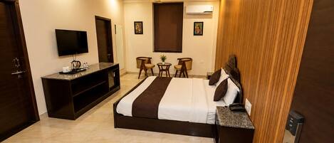 Premium Double Room | Desk, WiFi (free)