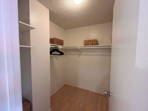 Breezy Beach 2-bedroom Condo in Ventura