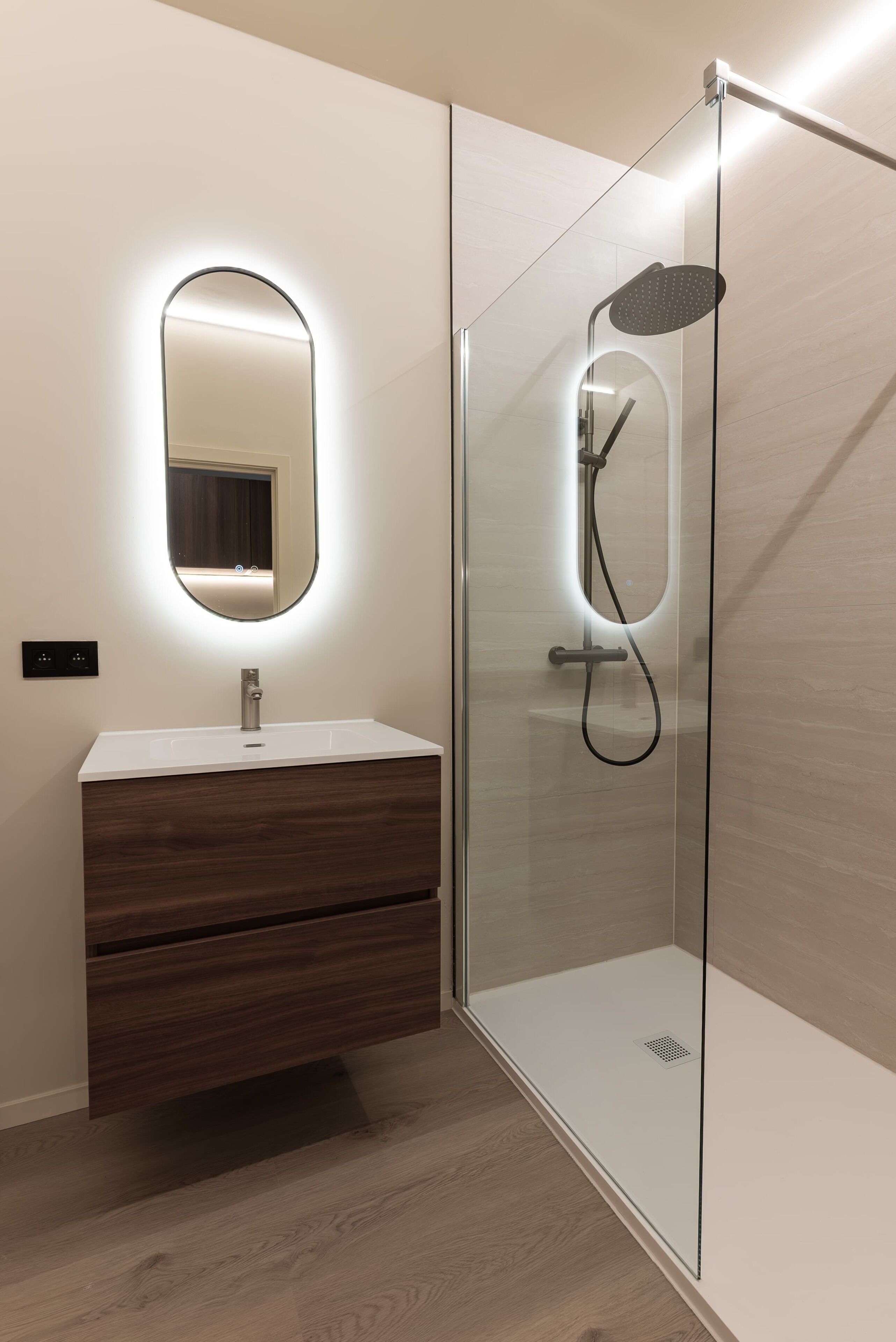 Estudio estándar | Baño | Regadera, secadora de cabello, toallas, jabón 