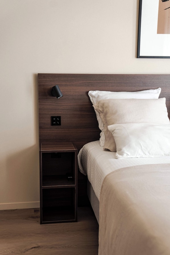 Desk, laptop workspace, free WiFi, bed sheets