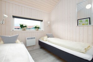 Travel cot, free WiFi, bed sheets - Luxe Coastal Retreat for 10 (Großenbrode)