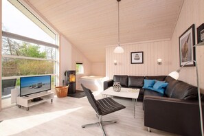 Smart TV, fireplace, DVD player, stereo - Coastal Nordic Cottage for 6 (Großenbrode)