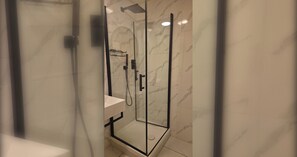 Bathroom - Modern City Centre Apt with Balcony in Dublin 1 (Dublin)