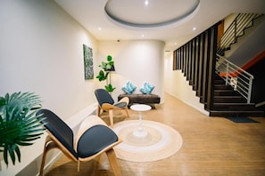 Interior - Swing & Pillows @ Sungei Wang Bukit Bintang (Kuala Lumpur)