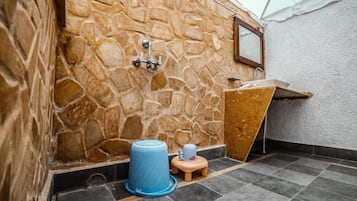 Shower, towels