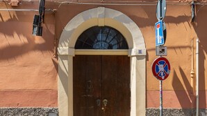Unclassified image, 5 of 19, button - Suite Blue by Wonderful Italy (Bologna)