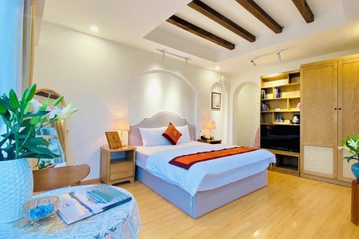 Habitación Deluxe doble, vistas al lago | Caja fuerte, escritorio, cortinas opacas y wifi gratis