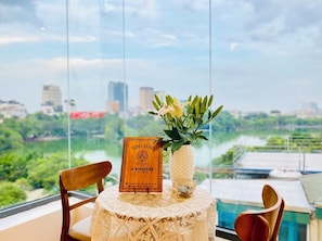 Habitación Deluxe doble, vistas al lago | Restauración