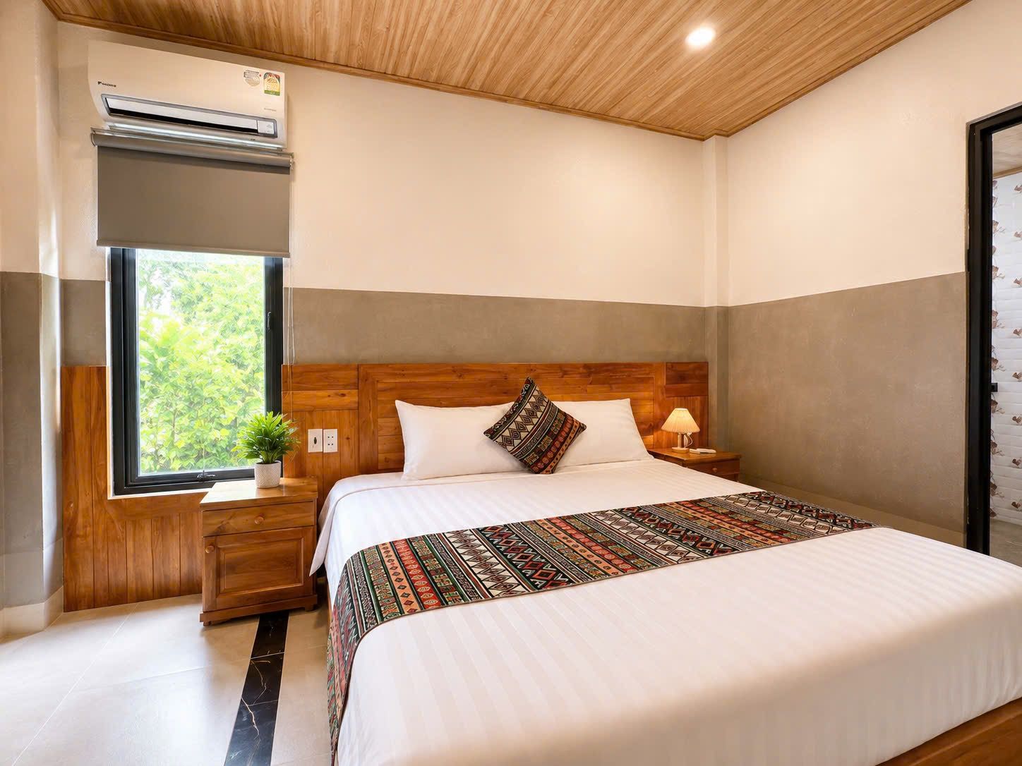 In-room safe, desk, laptop workspace, blackout curtains