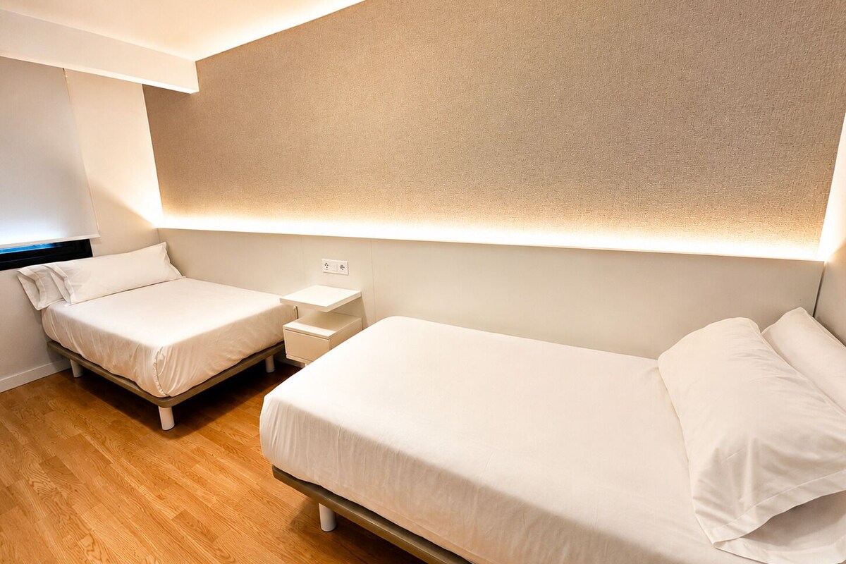 Family Apartment, Balcony | Seterika/papan seterika, Wi-fi percuma 