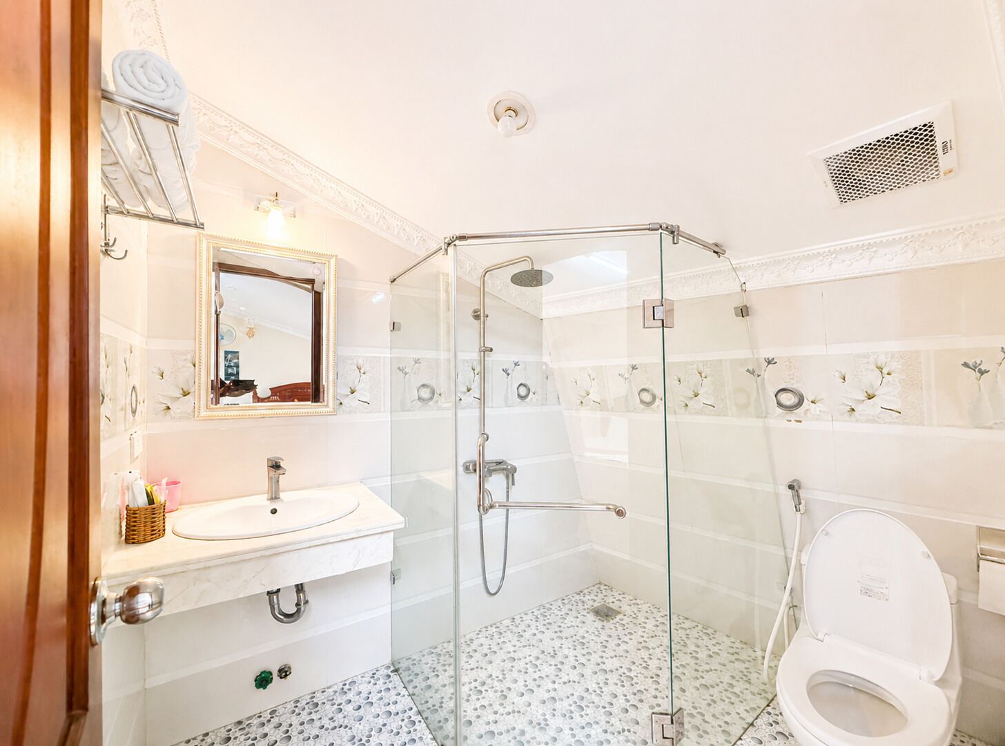 Superior Family | Bathroom