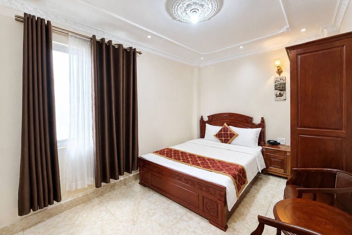 Vietnam Superior Double | Desk, free WiFi, bed sheets