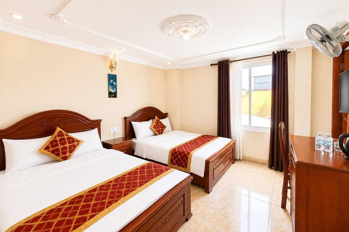 Superior Family | Desk, free WiFi, bed sheets
