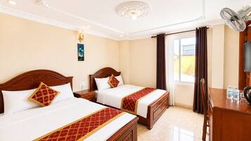Superior Family | Desk, WiFi (free), bed sheets
