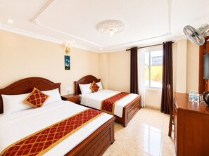 Superior Family | Desk, free WiFi, bed sheets - Collection O Loc Binh Hotel Near Da Lat Market (Da Lat)