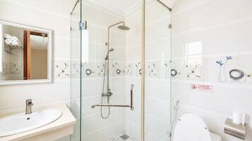 Shower, towels, soap, shampoo