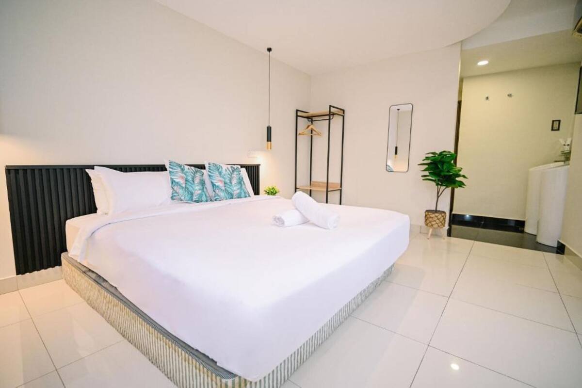 Iron/ironing board, WiFi (free)