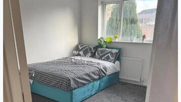 4 bedrooms, WiFi (free), bed sheets