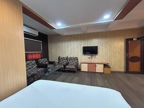 Studio Suite | WiFi (free), bed sheets - HOTEL RAHUL (Nagpur)
